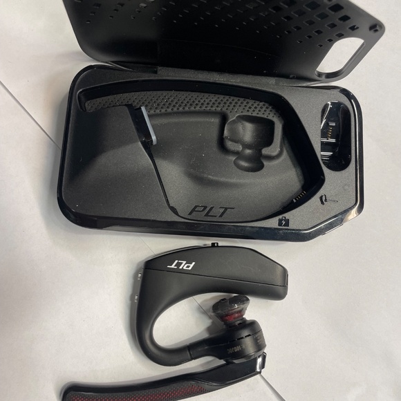 Black Wireless Bluetooth Headset - Picture 2 of 5